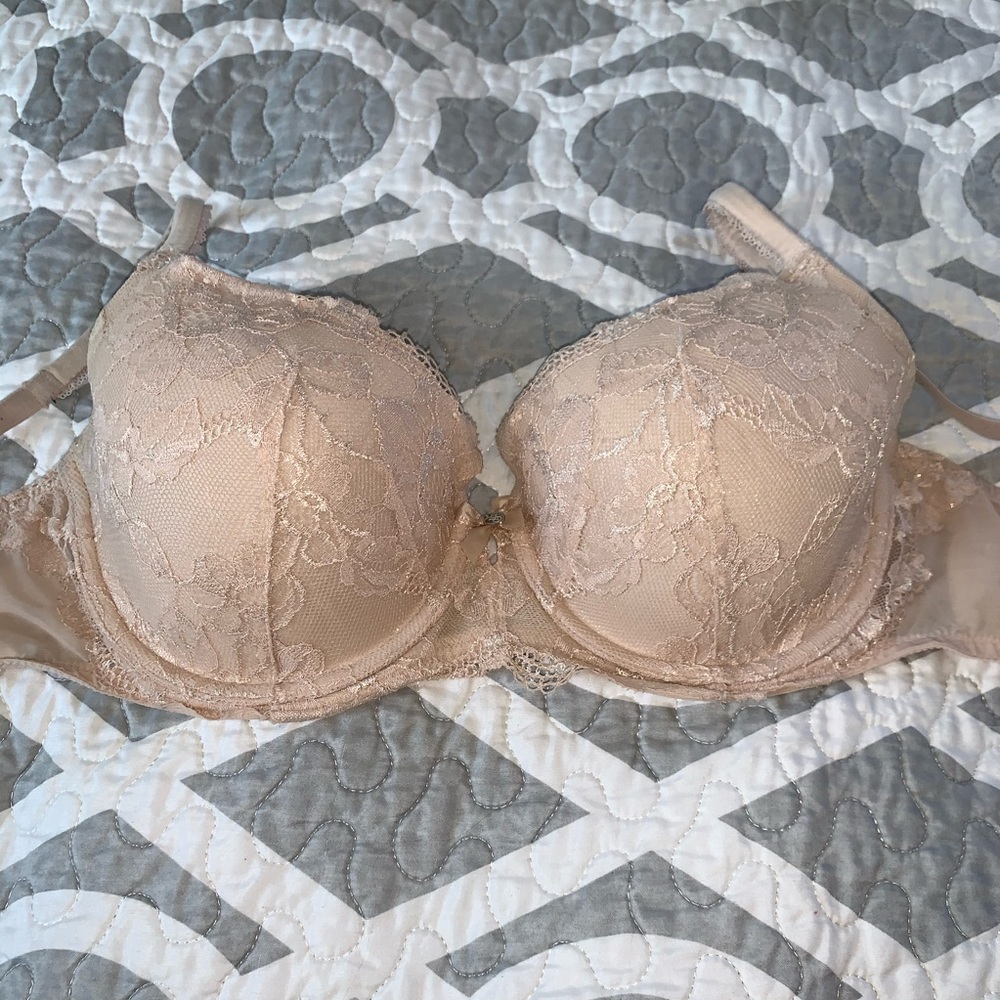 VICTORIA’S SECRET Body Lined Demi 38C
